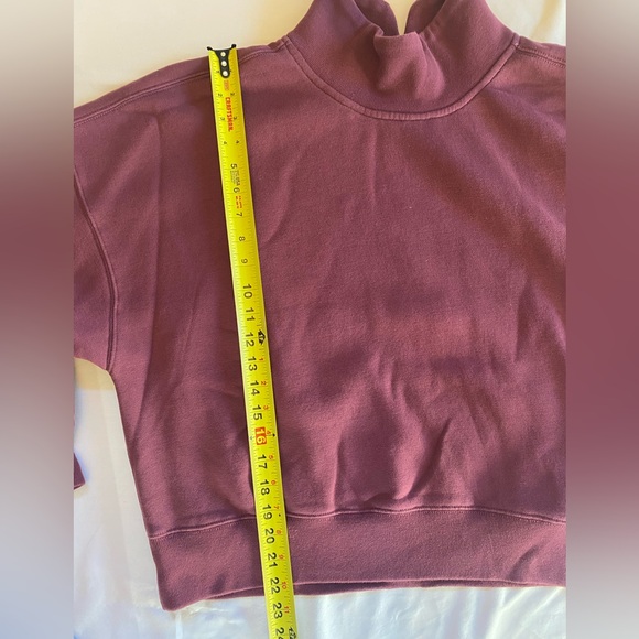 Abercrombie & Fitch Women’s Burgundy Mock Neck Sweatshirt - Picture 5 of 6